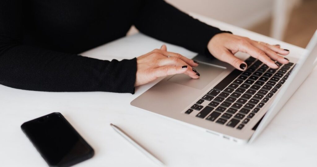 メンタル不調で休むときの伝え方｜上司・人事・同僚への具体例と注意点