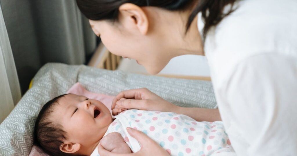 子どもの目を細める心理|赤ちゃん〜小学生で気をつけたいサイン