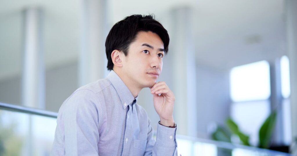 科学的検証をイメージする男性