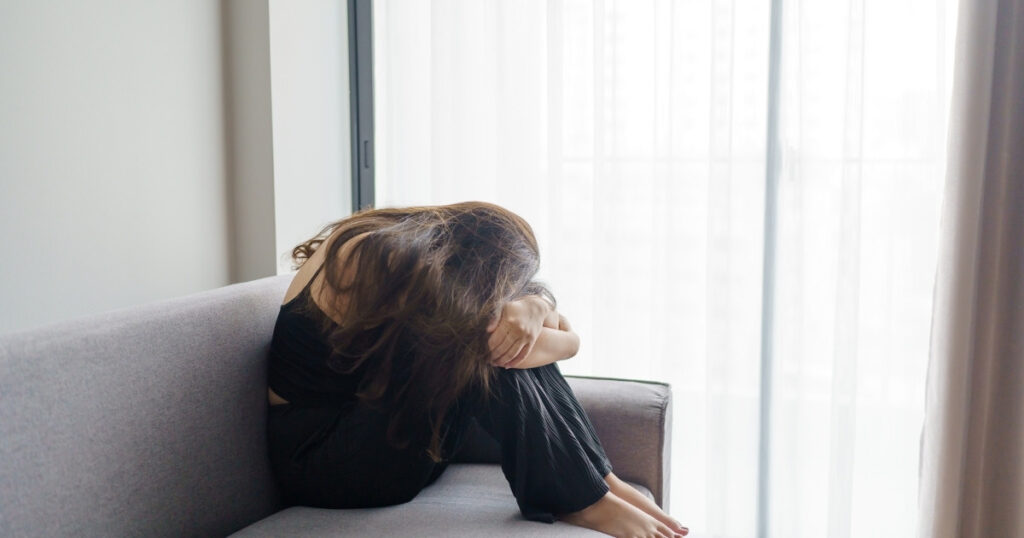 髪の毛が抜ける夢と現実の抜け毛・体調不良の関係