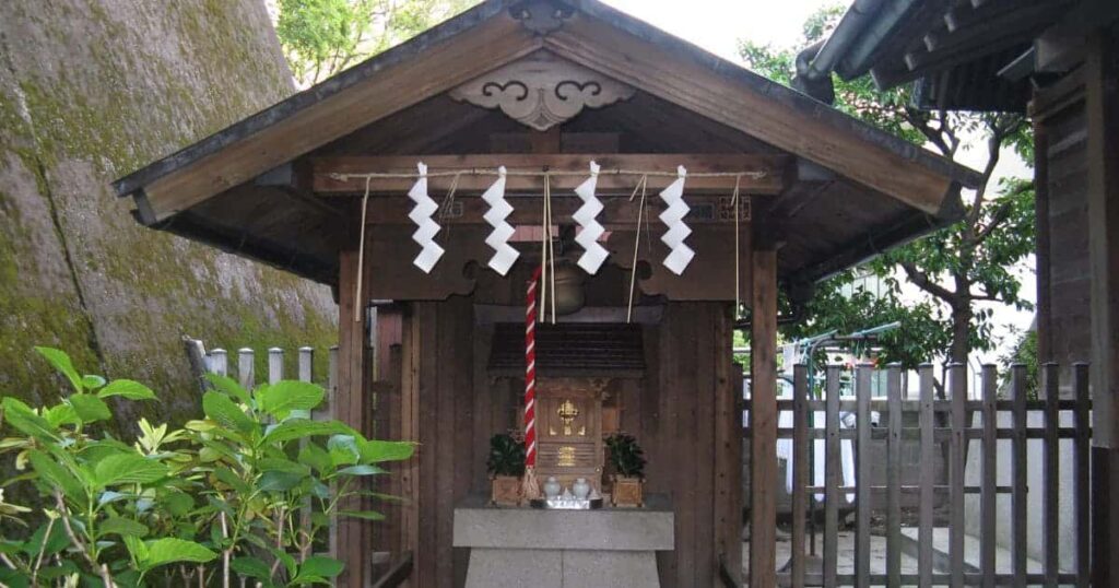 久國神社の境内社—宝くじ当選祈願で話題