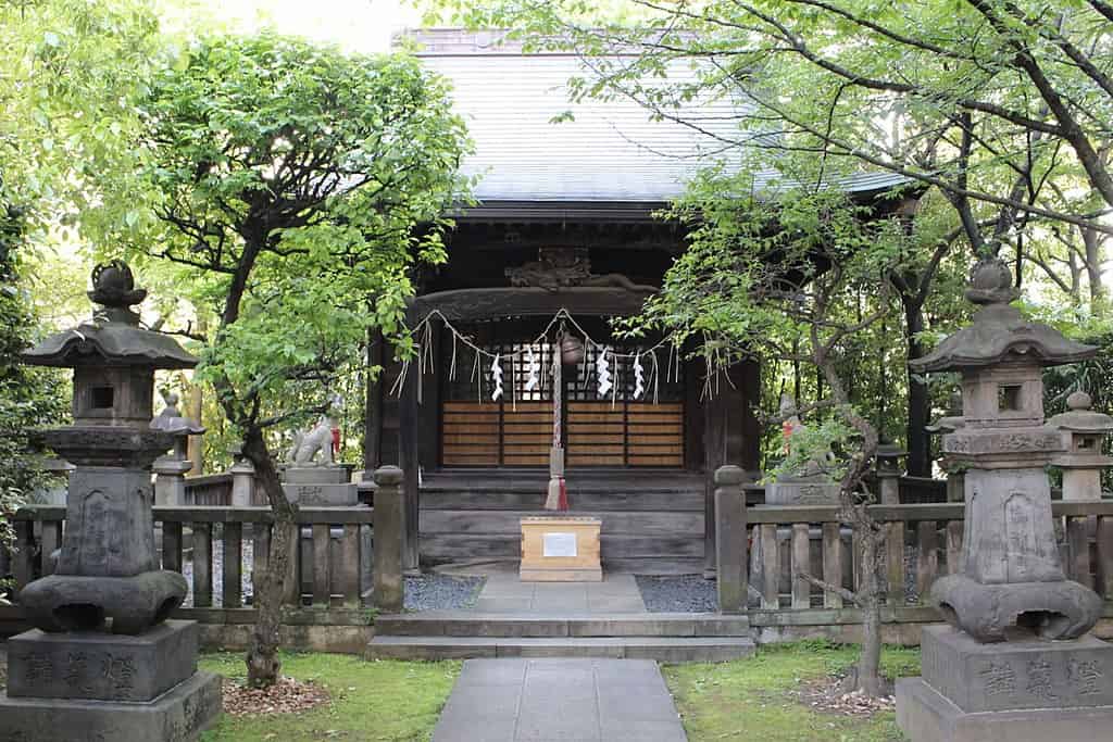木場・繁栄稲荷神社の社殿と鳥居