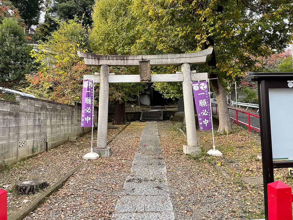 太田神社の鳥居と社殿