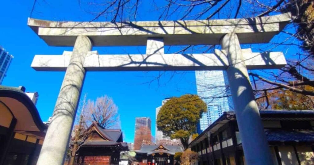 十二社熊野神社の拝殿正面