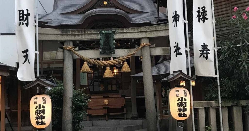 小網神社の拝殿と鳥居
