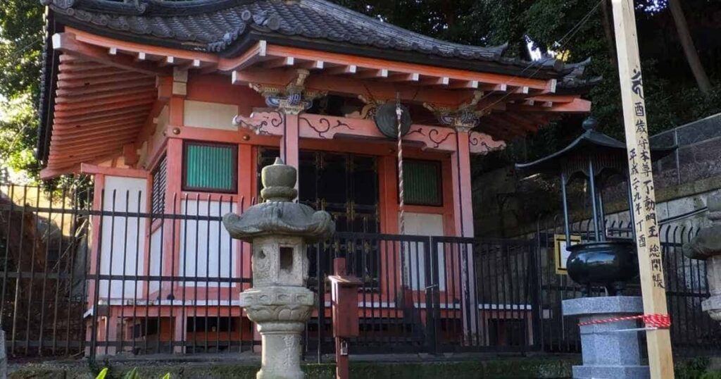 瀧泉寺（目黒不動尊）前不動堂