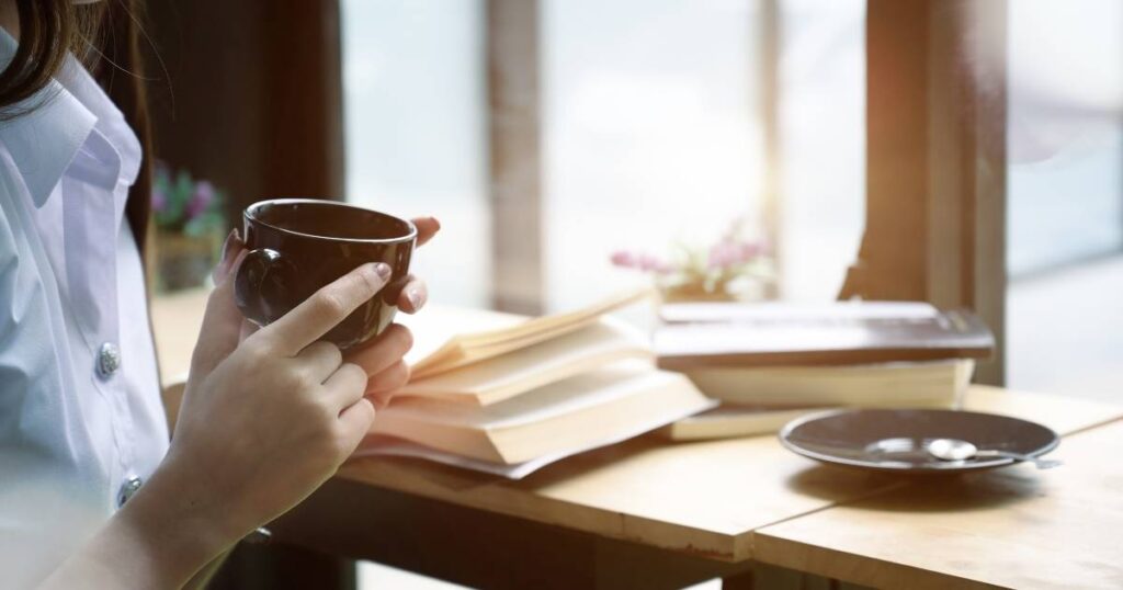 左肩の痛みが長引くときの“現実的なケア”と向き合い方