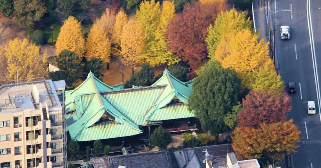 牛嶋神社の拝殿と三輪鳥居