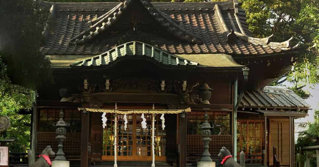 三囲神社の拝殿