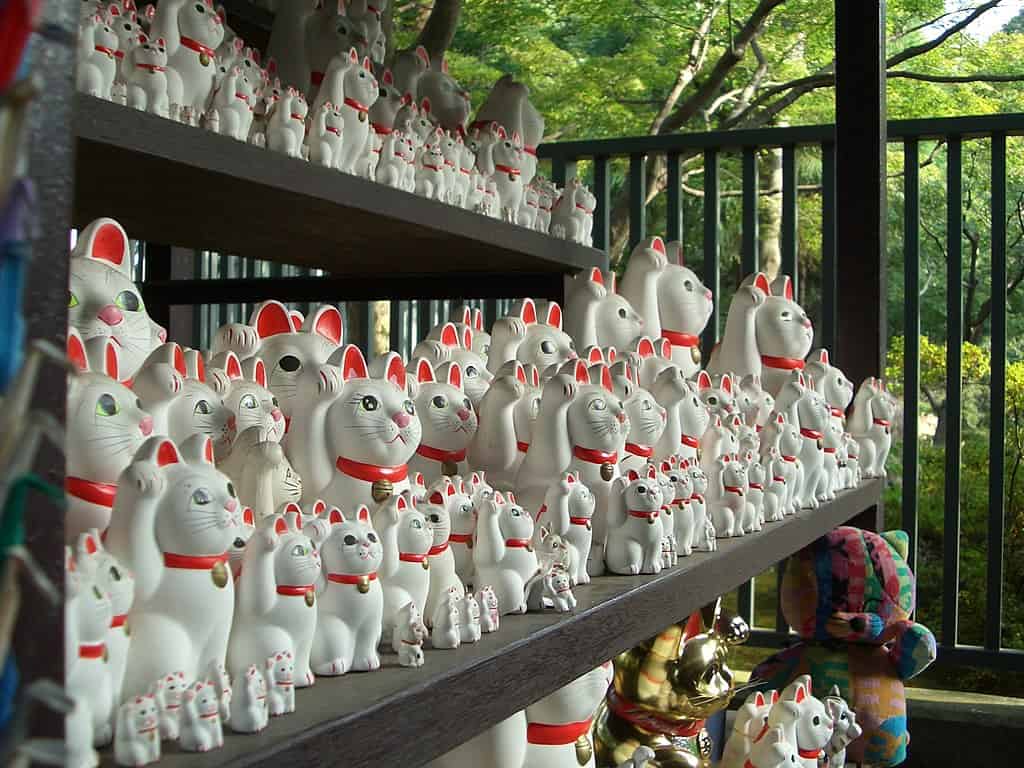 豪徳寺の招き猫奉納所のアップ
